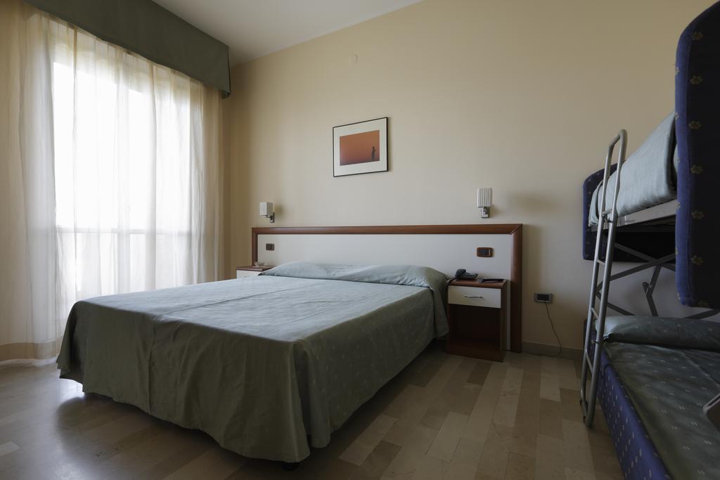 Hotel Continental Fano Room photo