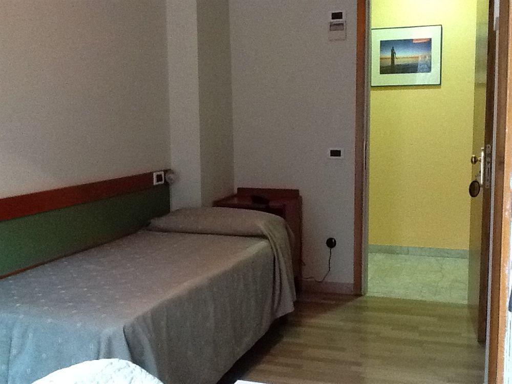 Hotel Continental Fano Exterior photo