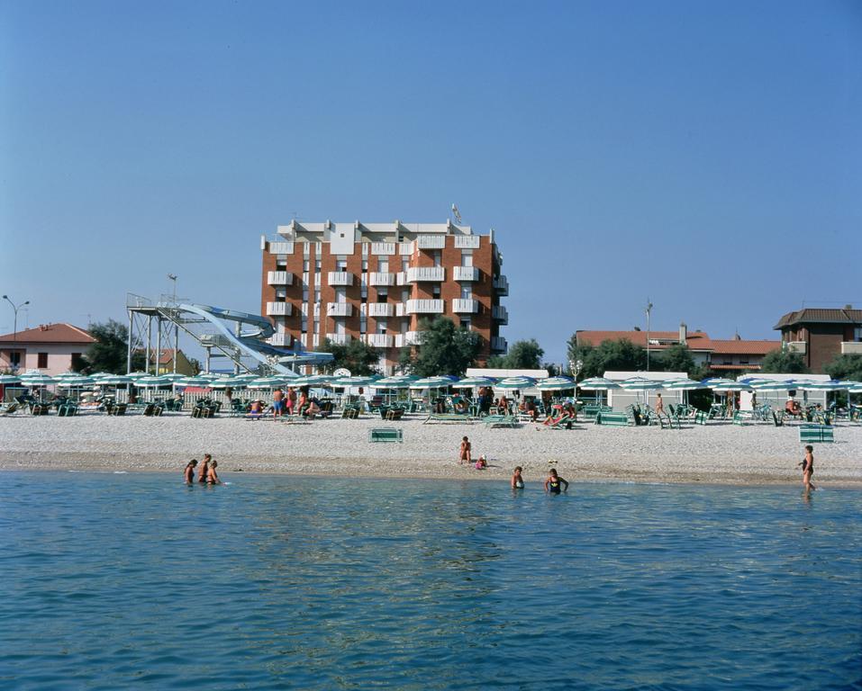 Hotel Continental Fano Exterior photo