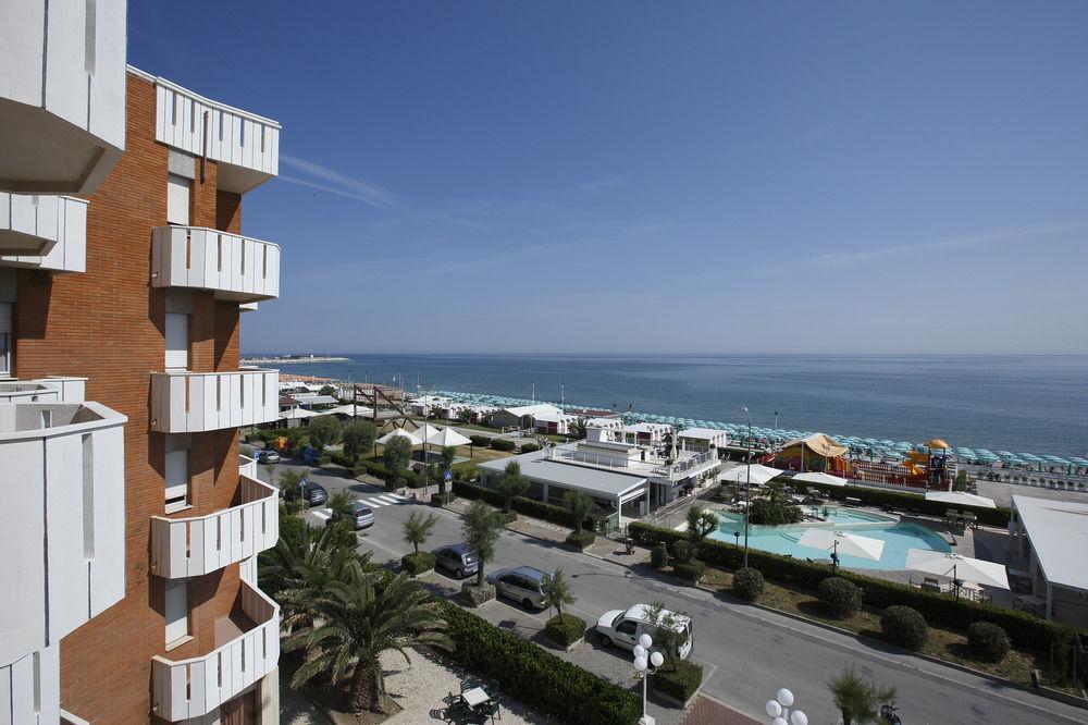 Hotel Continental Fano Exterior photo