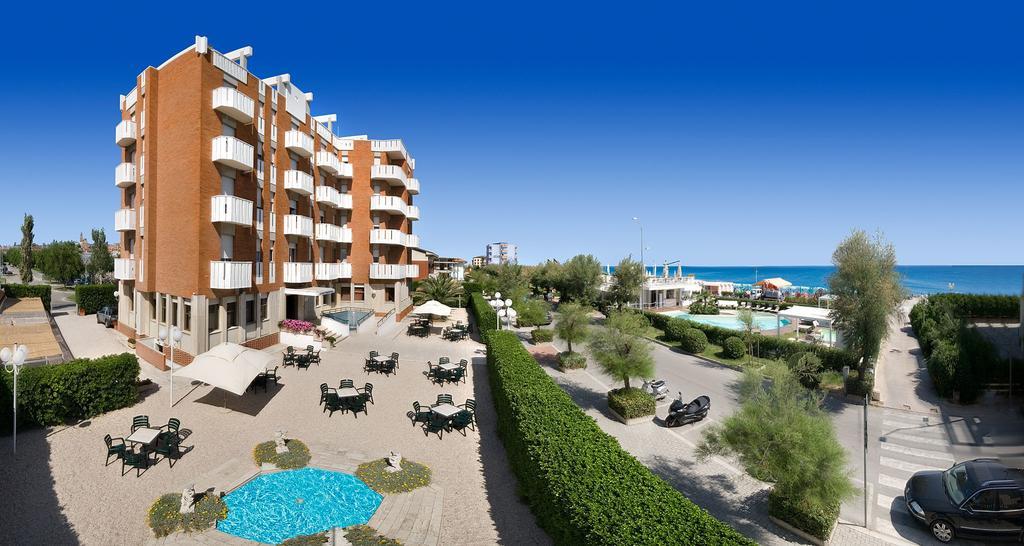 Hotel Continental Fano Exterior photo